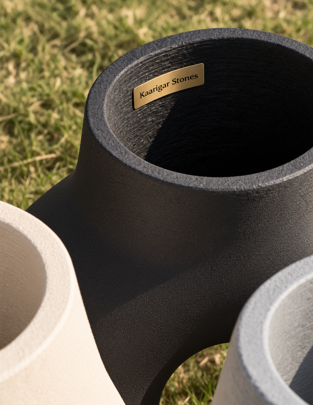 Sculptural loop vase detail